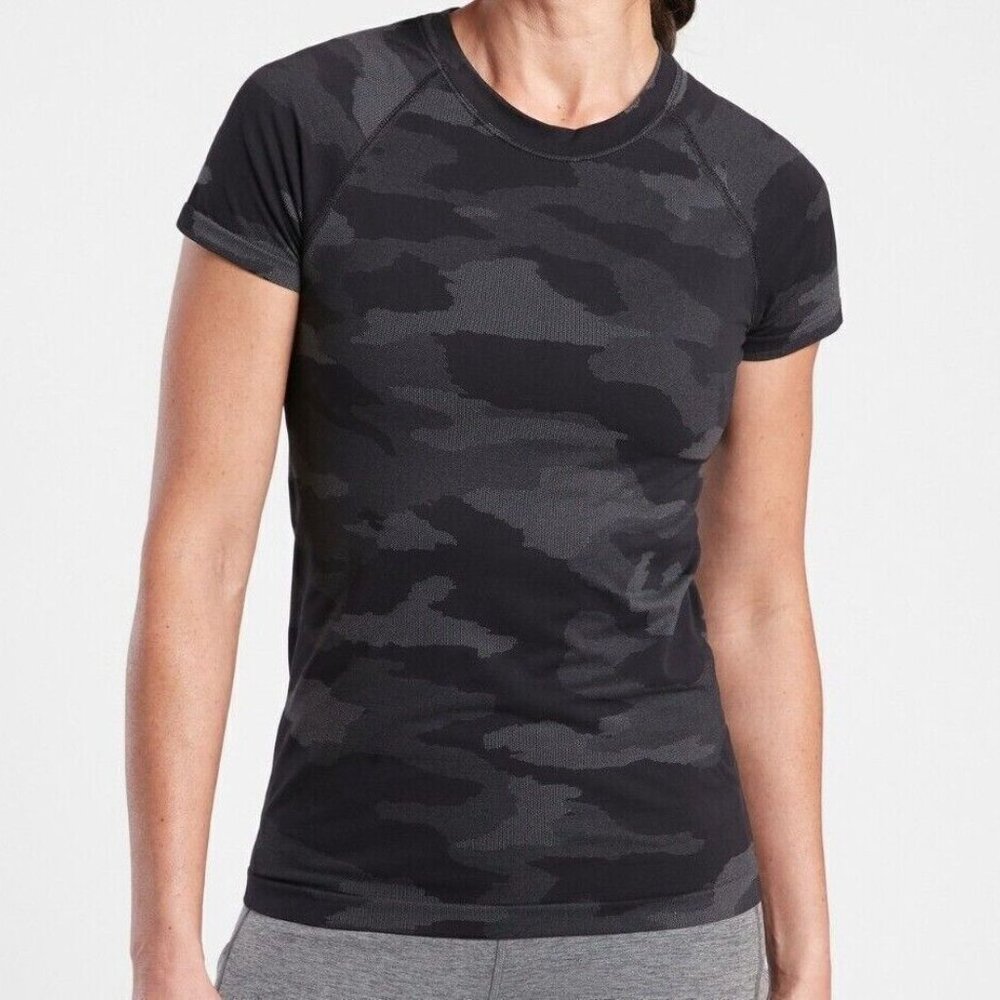 Athleta - Momentum Seamless Camo Tee - Size Medium